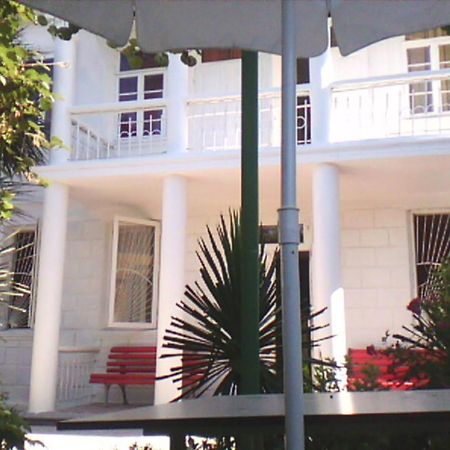 White Guest House Batumi Eksteriør bilde