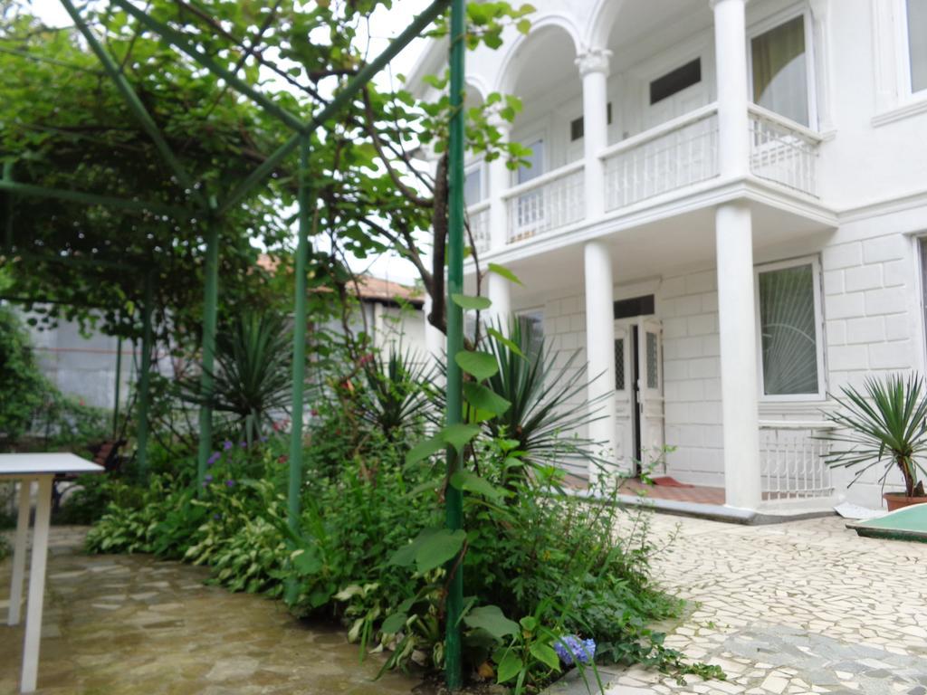 White Guest House Batumi Rom bilde