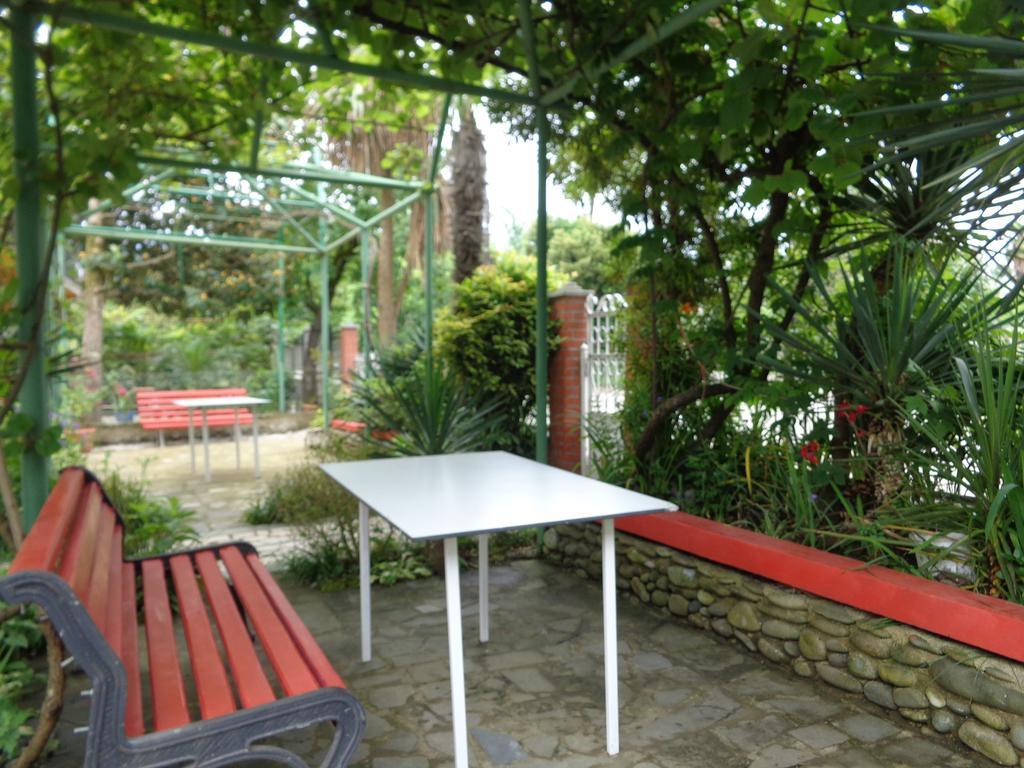 White Guest House Batumi Rom bilde
