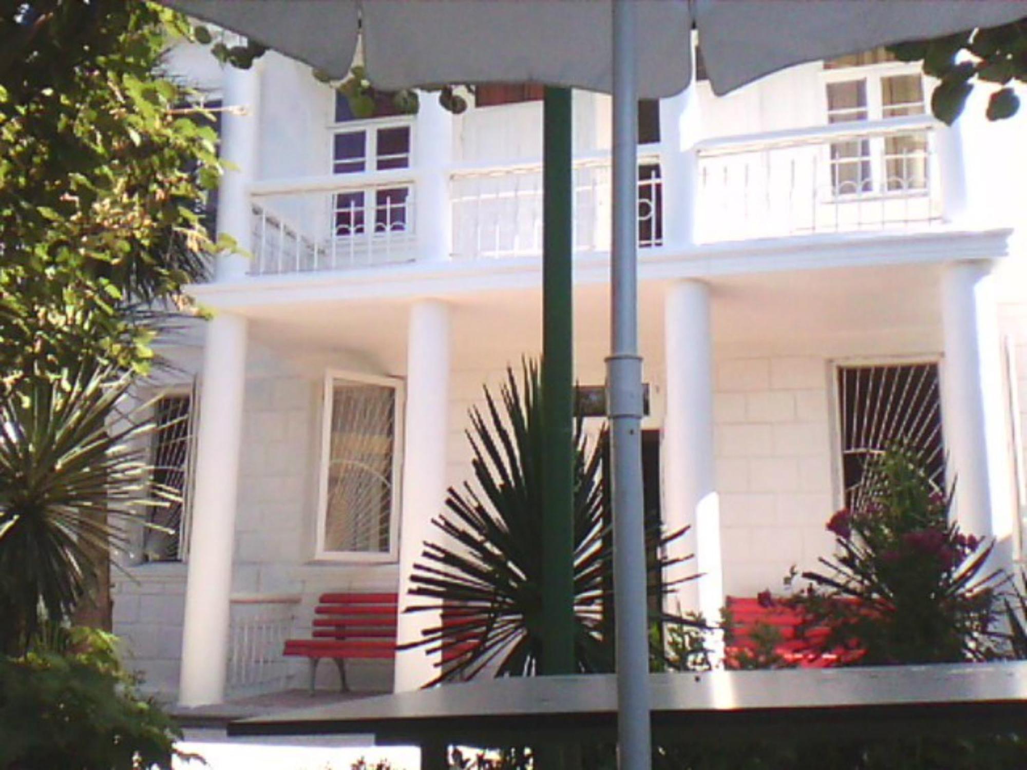 White Guest House Batumi Eksteriør bilde