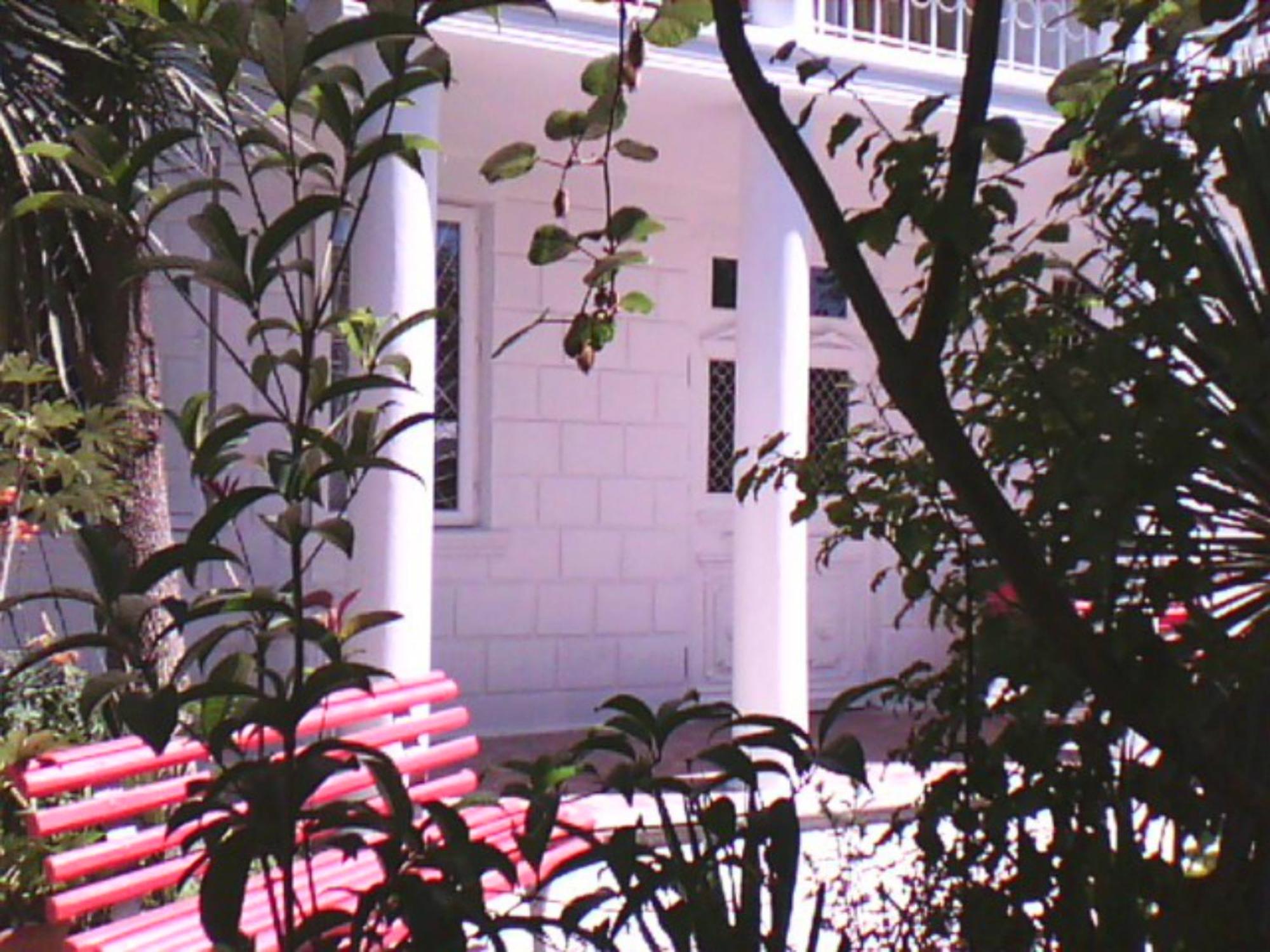 White Guest House Batumi Eksteriør bilde