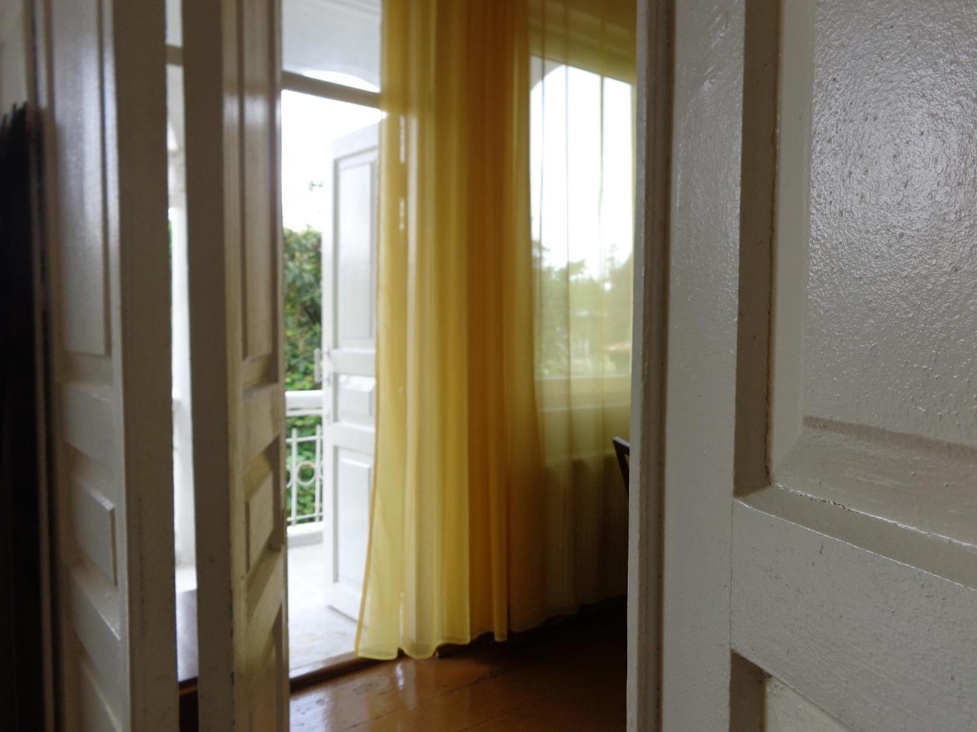 White Guest House Batumi Rom bilde