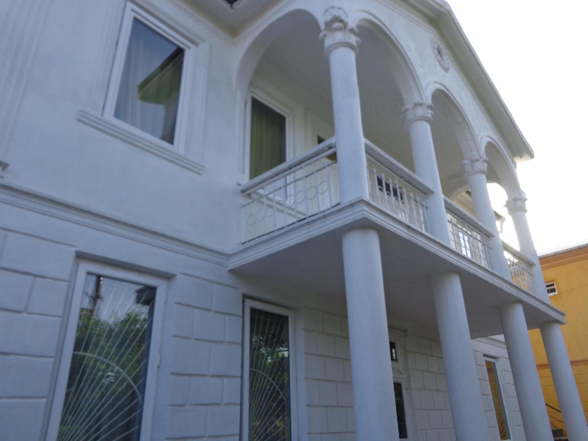 White Guest House Batumi Rom bilde