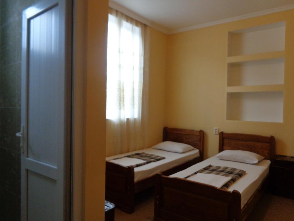 White Guest House Batumi Eksteriør bilde