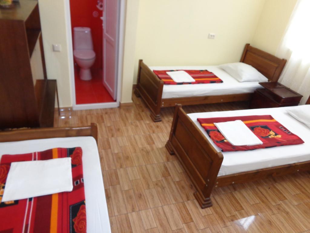 White Guest House Batumi Rom bilde