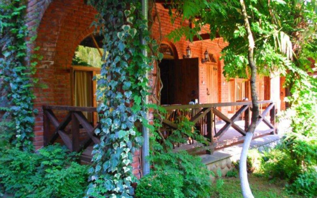 White Guest House Batumi Eksteriør bilde