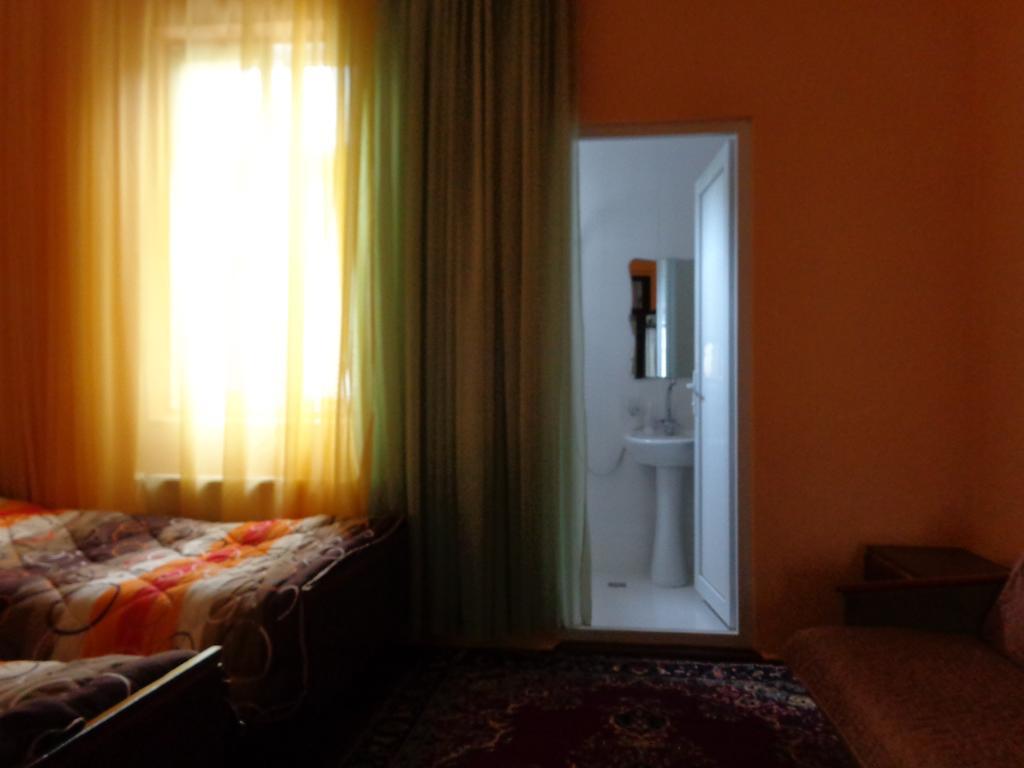 White Guest House Batumi Eksteriør bilde