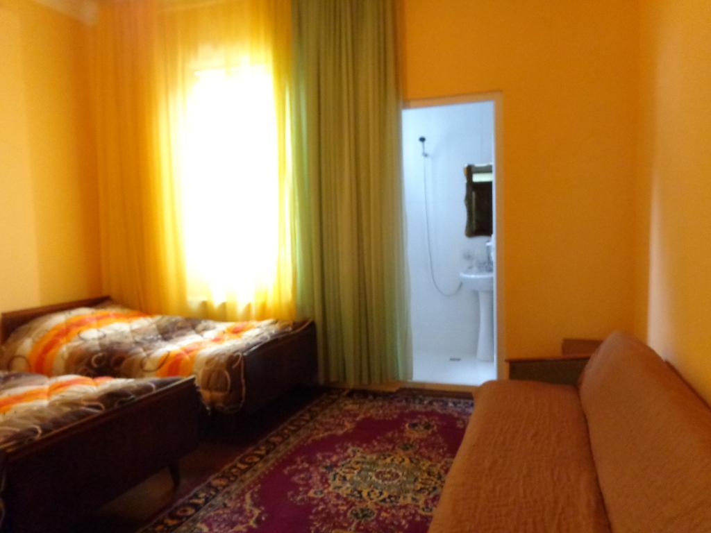 White Guest House Batumi Eksteriør bilde